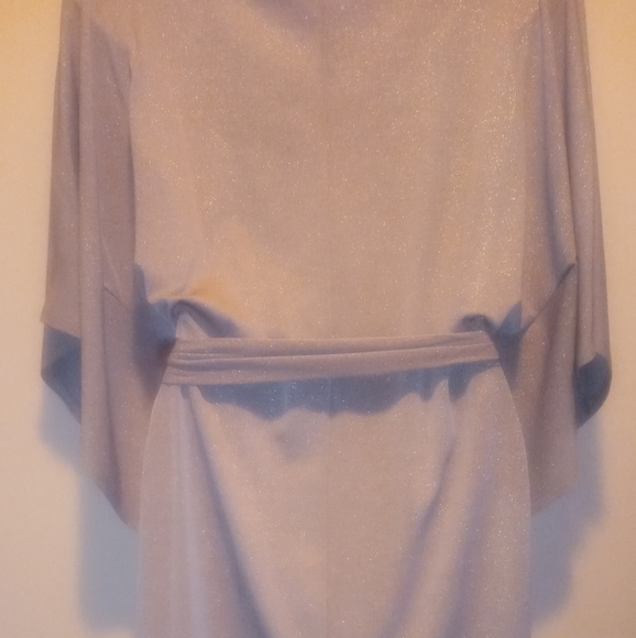 ✨✨Sparkly & flowy light brown caftan top with belt. ✨✨ - Picture 2 of 3